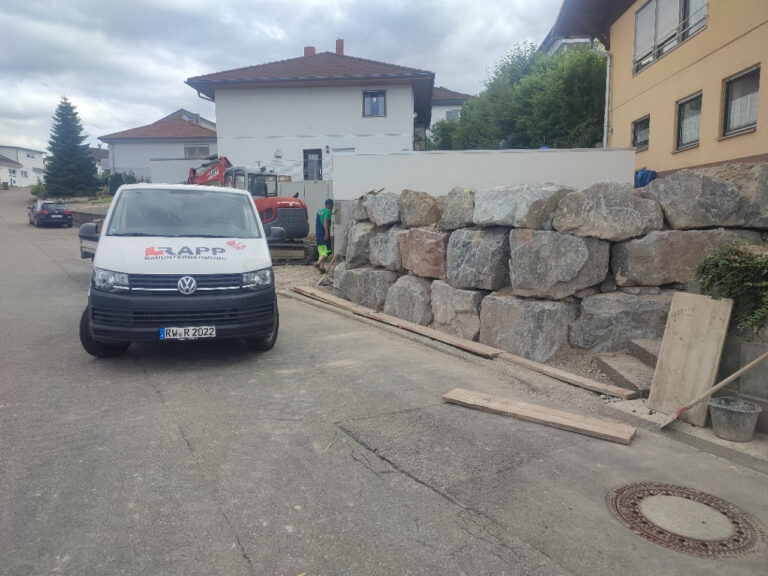 Neubau Fertigteilgaragen mit Umgestaltung der bestehenden Aussenanlage